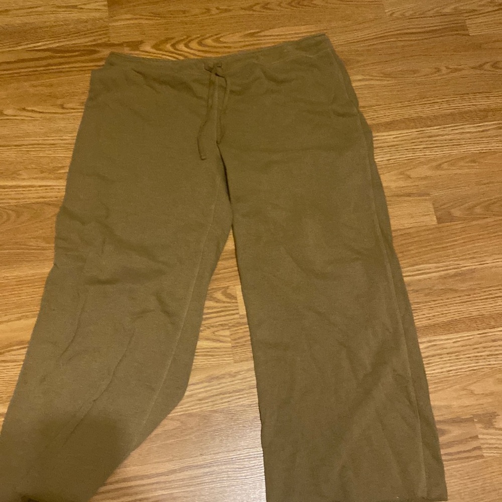 BNWT Sonoma Wide leg crop mid rise hits below the calf odyssey green wm LG & XL